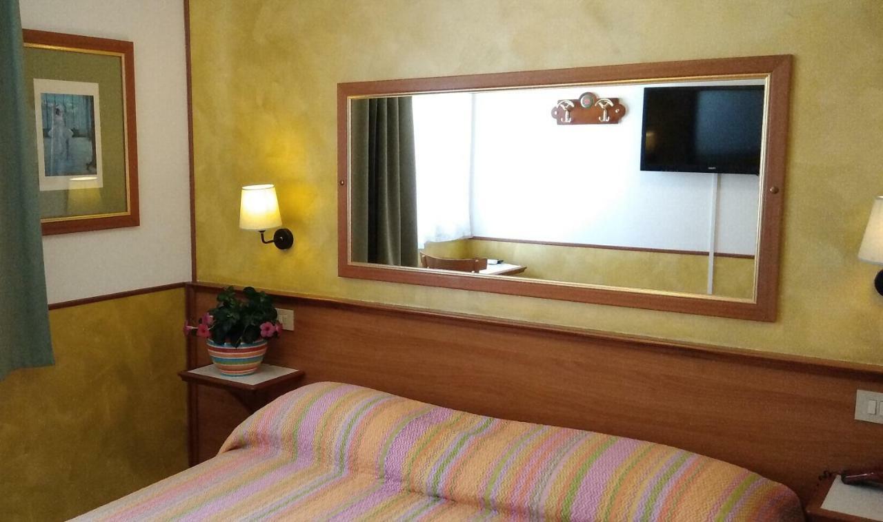 Villa Romana ลินญาโน ซับเบียโดโร ภายนอก รูปภาพ